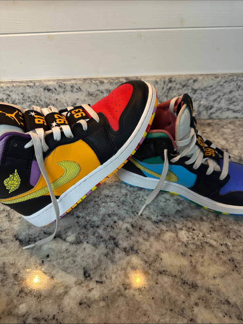 Air Jordan Retro 1 Mid SS' Six Championships Kids Sneakers Size 5 Youth